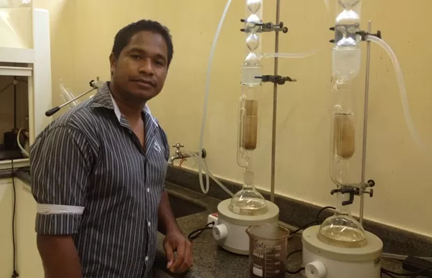 Julião during research activity related to the development of materials for water treatment.