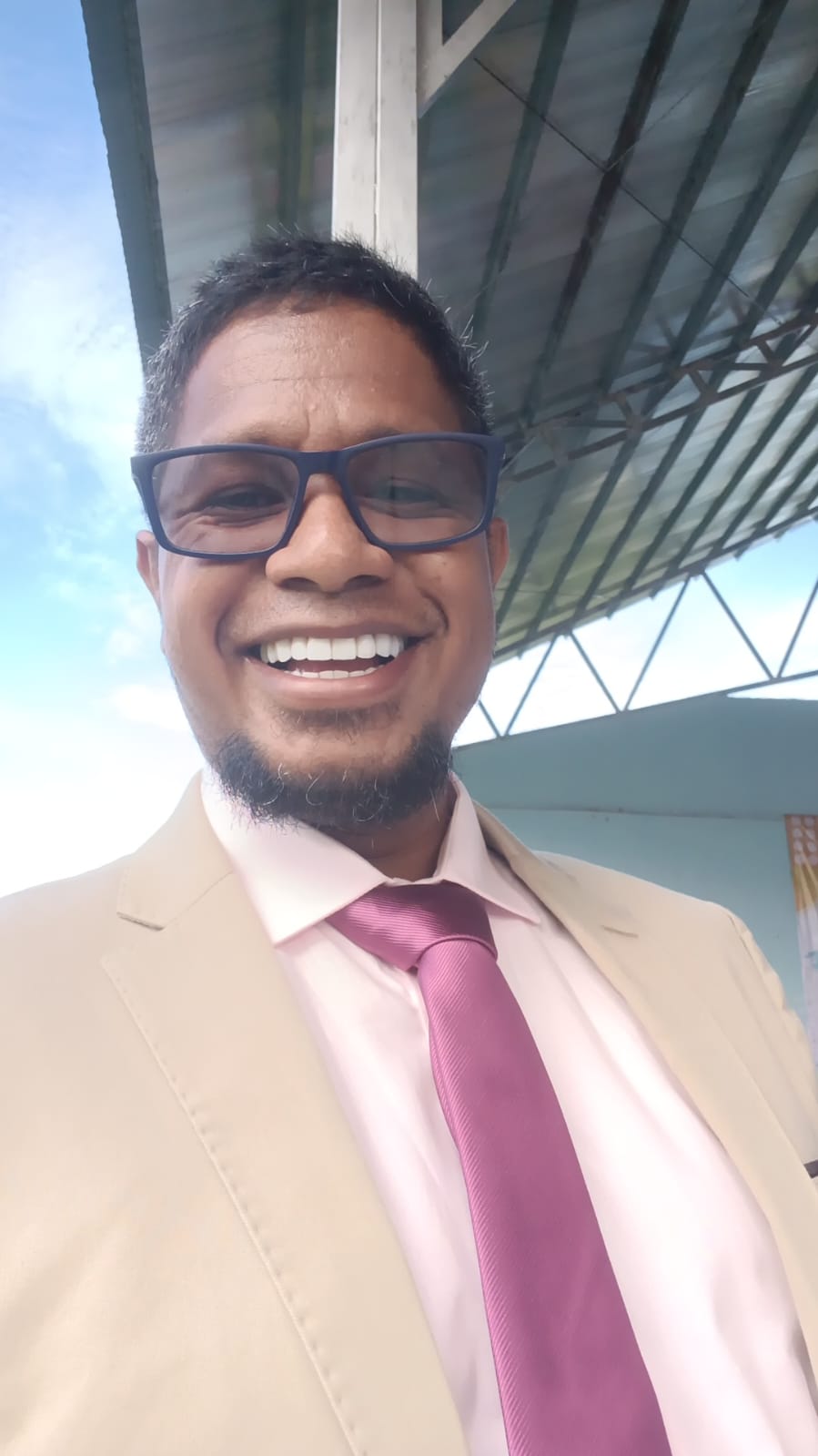 Julião Pereira em ambiente acadêmico, associado à produção e escrita científica.